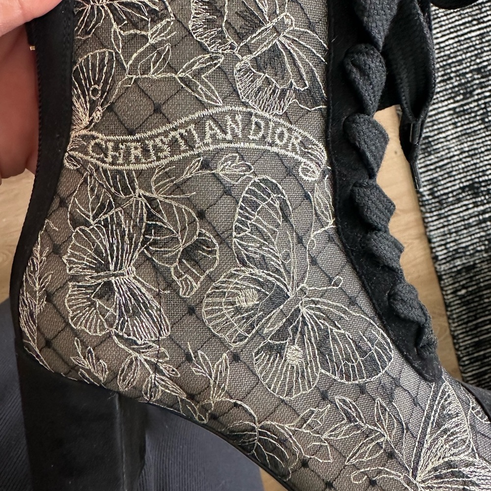 Dior Naughtily-D Boots with suede and butterfly details. Like brand new! - Picture 4 of 6